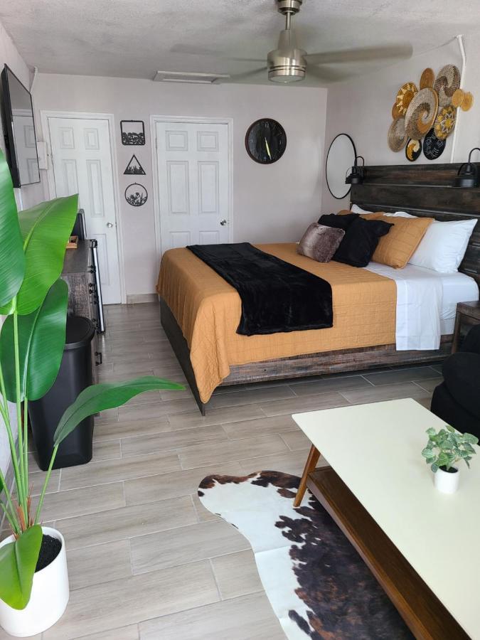 Modern Studio Retreat With King Bed - Cozy Comfort Pahokee Eksteriør bilde