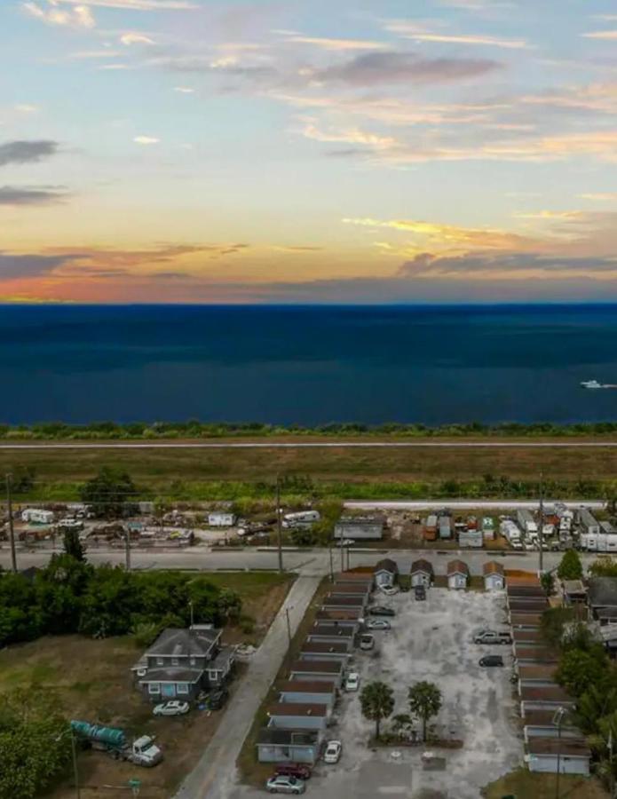 Modern Studio Retreat With King Bed - Cozy Comfort Pahokee Eksteriør bilde